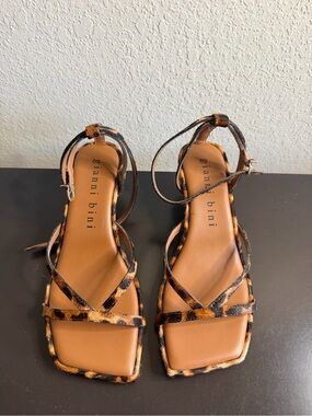 NWOT Gianni Bini Leopard Heels Size 6